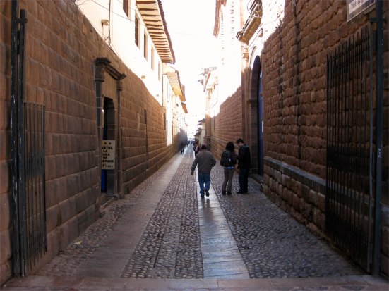 Road leading to the Plaza de Armas.